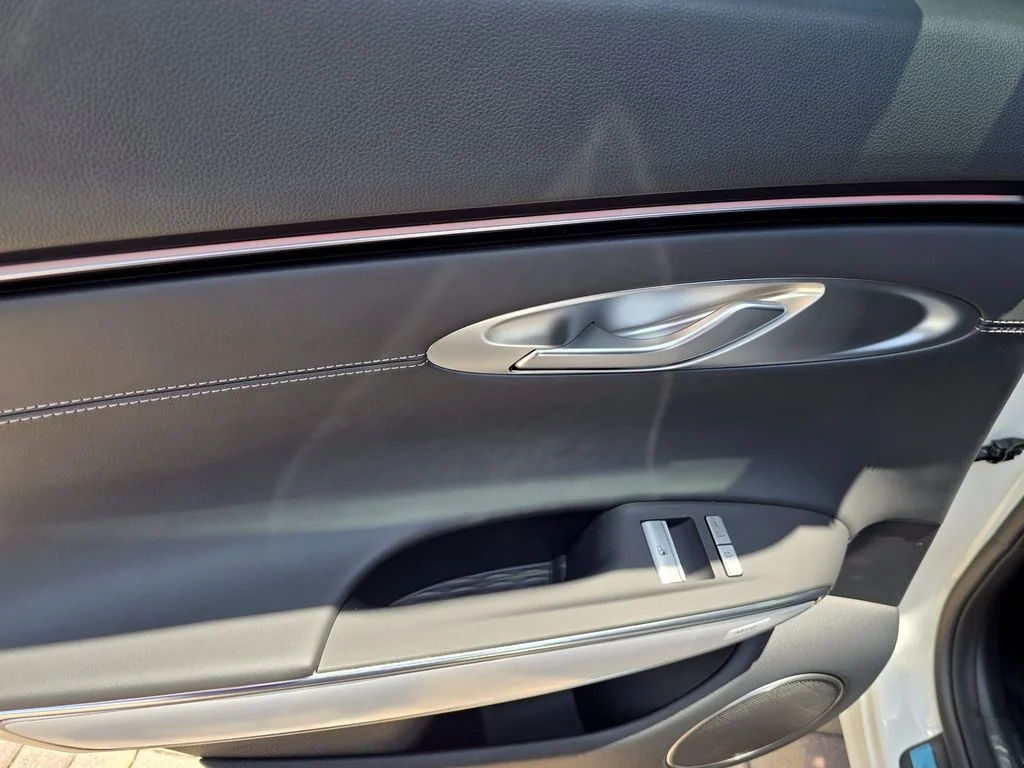 New 2026 White Genesis 2.5T Select image 14