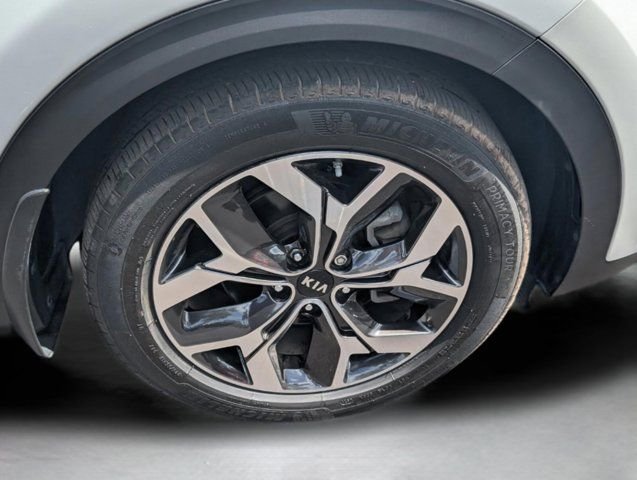 Used 2022 White Kia EX image 27