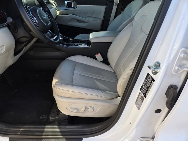 Used 2022 White Kia SX image 16