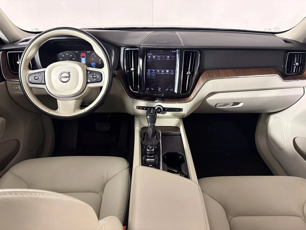 Used 2021 Blue Volvo T5 Momentum image 40