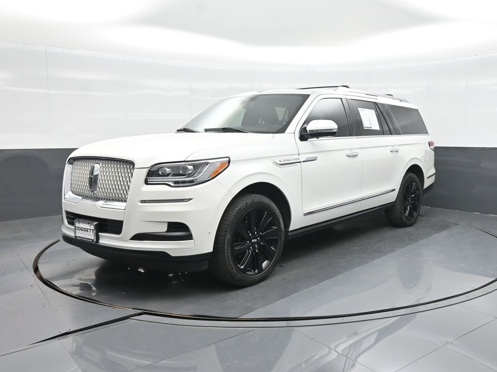 Used 2024 White Lincoln Reserve image 22