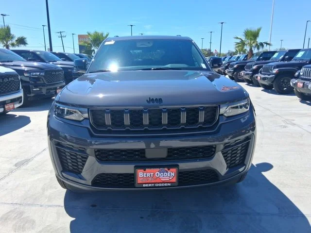 New 2026 Baltic Gray Metallic Clear-Coat Exterior Paint Jeep Altitude image 2