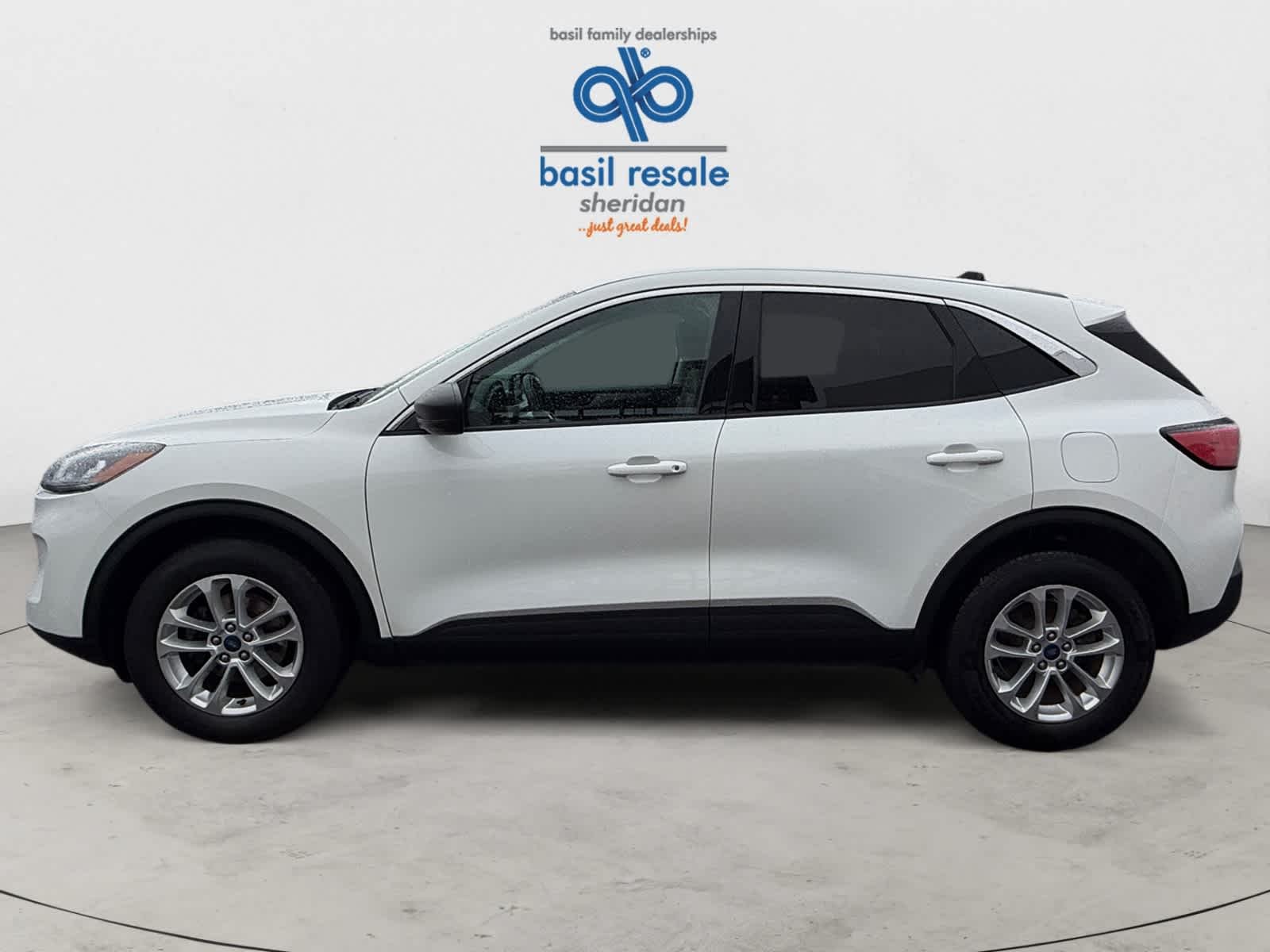 Used 2022 Star White Metallic Tri-Coat Ford SE image 3