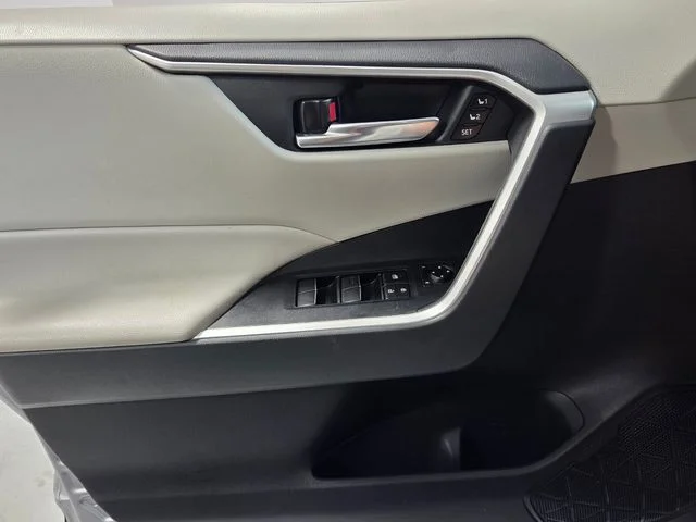 Used 2021 Silver Toyota XLE Premium image 30