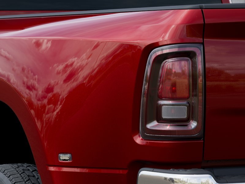 New 2026 Molten Red Pearl-Coat Exterior Paint RAM TRADESMAN image 5