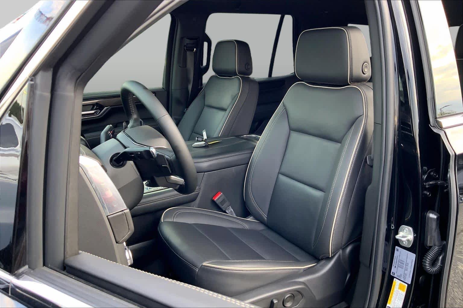 Used 2025 Onyx Black GMC Elevation image 7