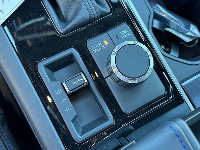 New 2026 Wind Chill Pearl <sup>1</sup> Toyota  Platinum image 24
