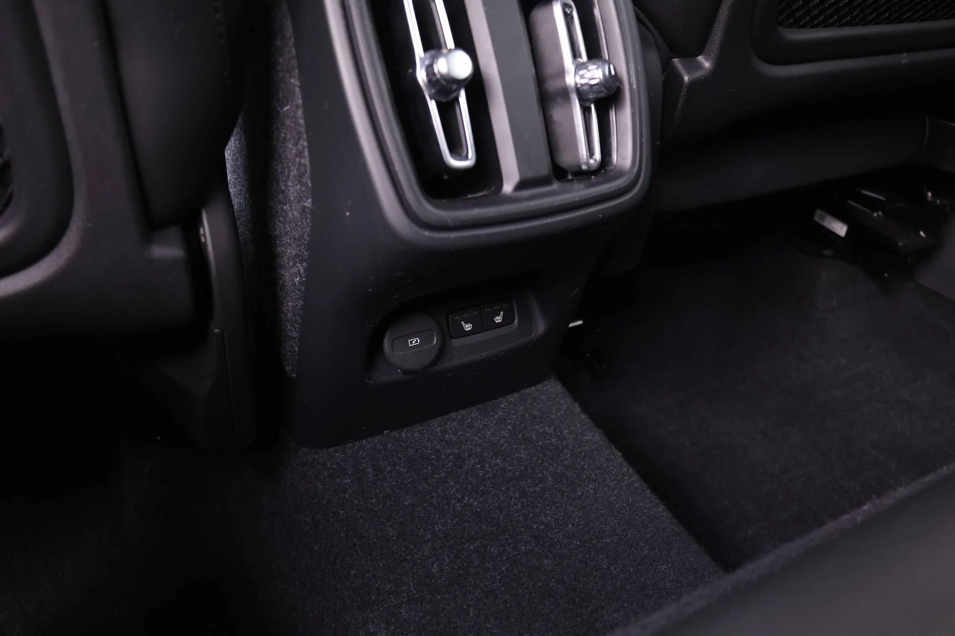 Used 2021 Blue Volvo R-Design image 16