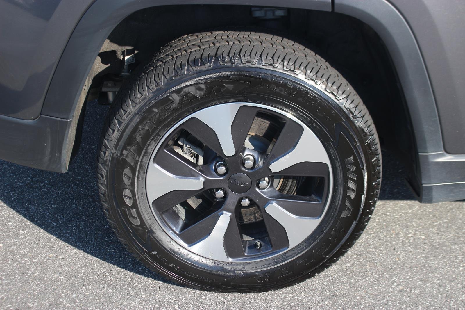 Used 2024 Grey Jeep 4x4 image 40