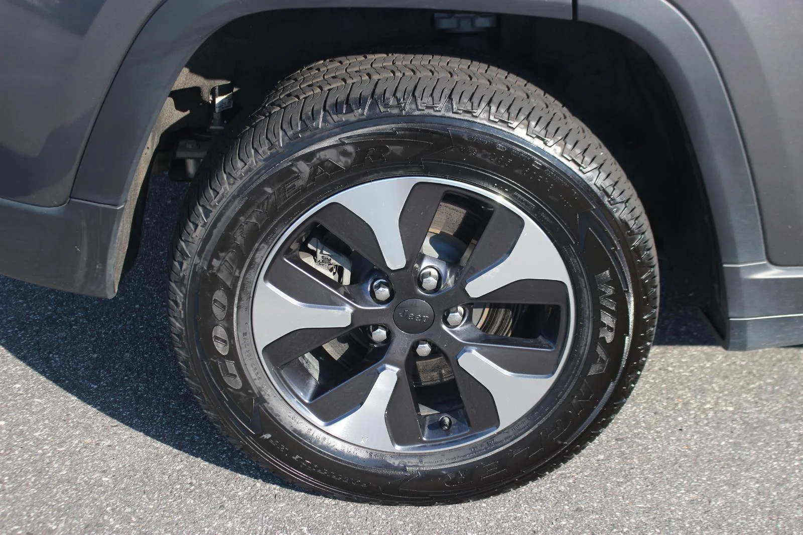 Used 2024 Grey Jeep 4x4 image 40