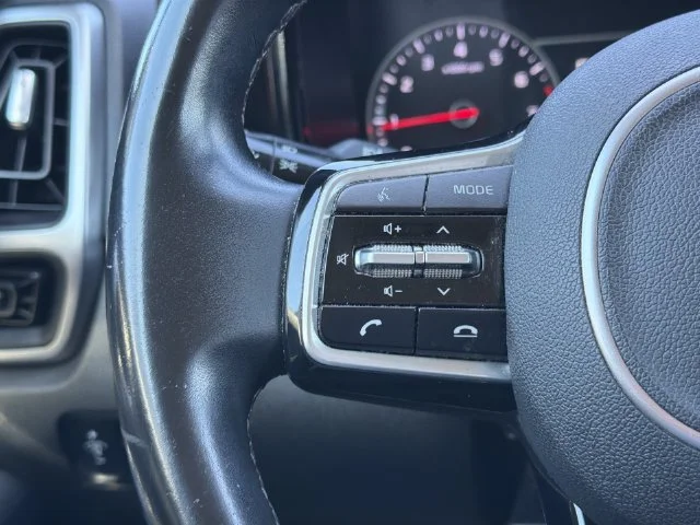 Used 2021 White Kia S image 19