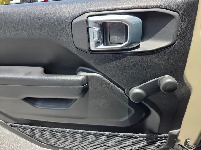 Used 2022  Jeep Sport image 27