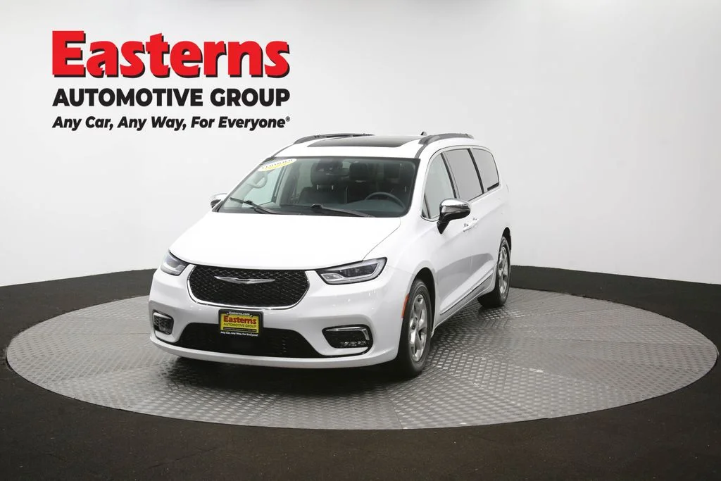 Used 2023 White Chrysler Limited image 57