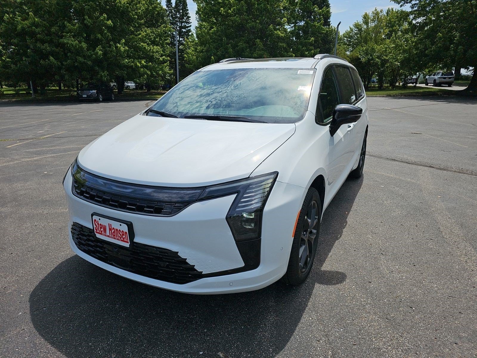2027 Chrysler Pacifica Limited AWD's photo