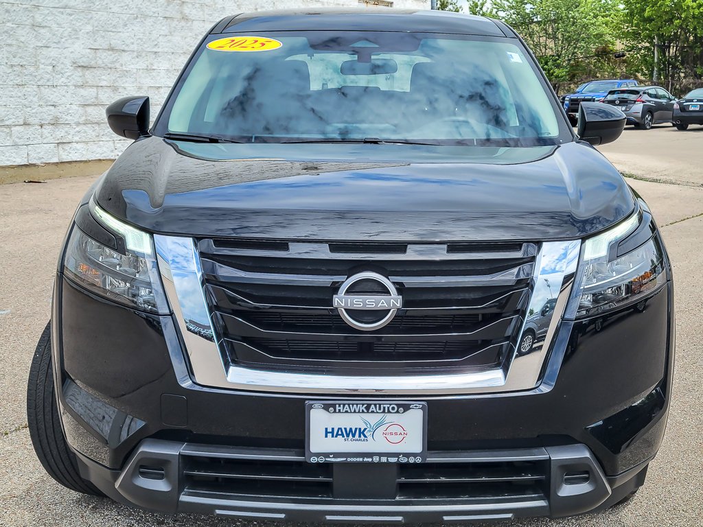 Certified Used 2025 Super Black Nissan S image 4