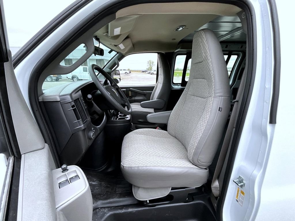 New 2026 Summit White Chevrolet 1WT image 10