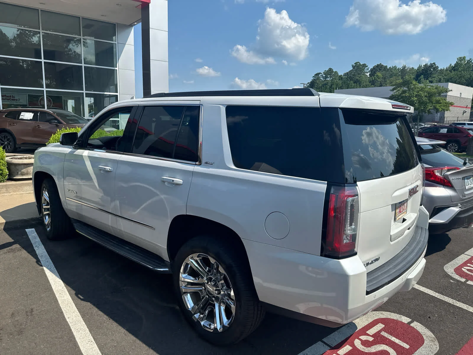Used 2017 White Frost Tricoat GMC SLT image 3