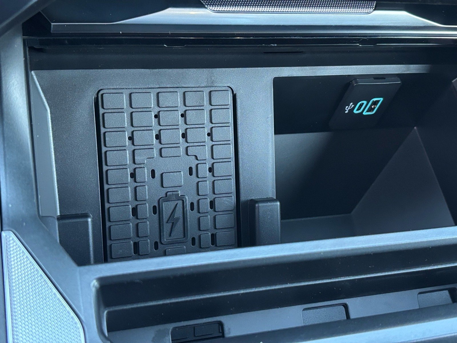 New 2026 Glacier Gray Metallic Tri-Coat Ford F-350® Platinum® image 17