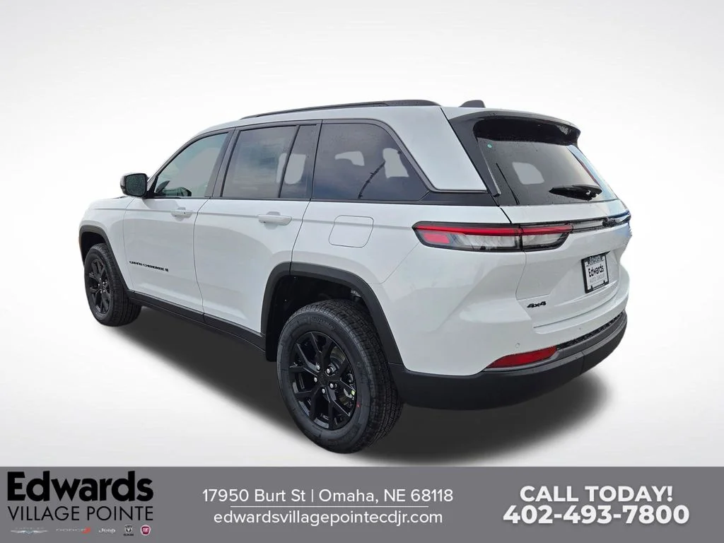 New 2026 Bright White Clear-Coat Exterior Paint Jeep Laredo Altitude image 5