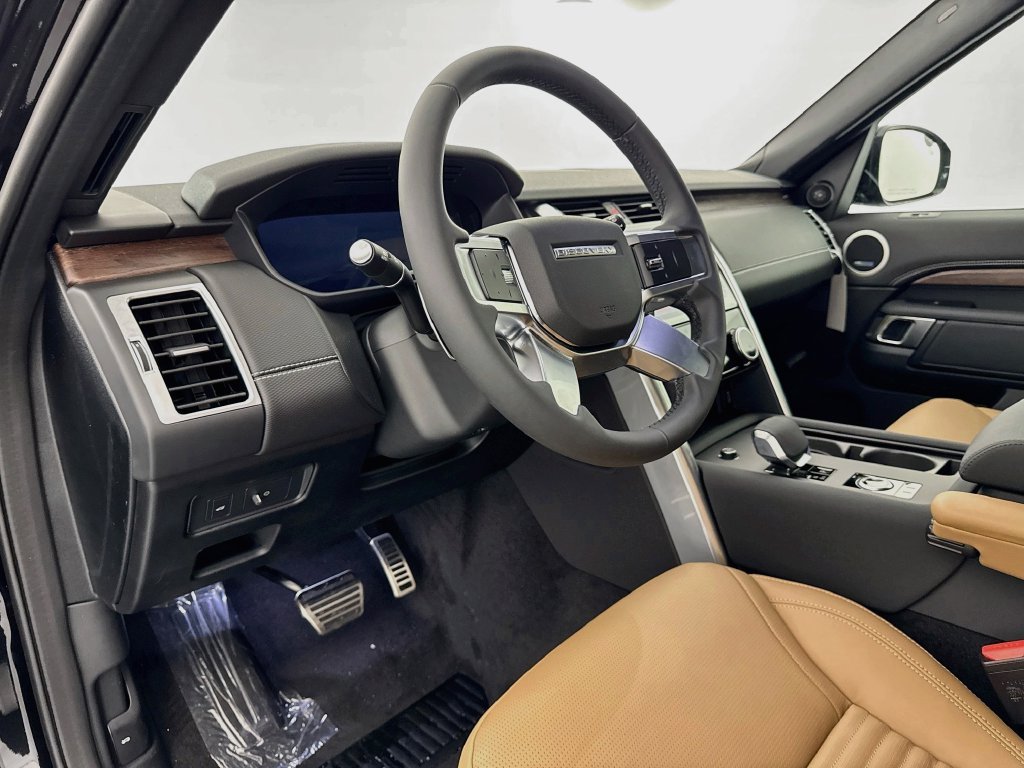 New 2026 Santorini Black Land Rover Dynamic SE image 9