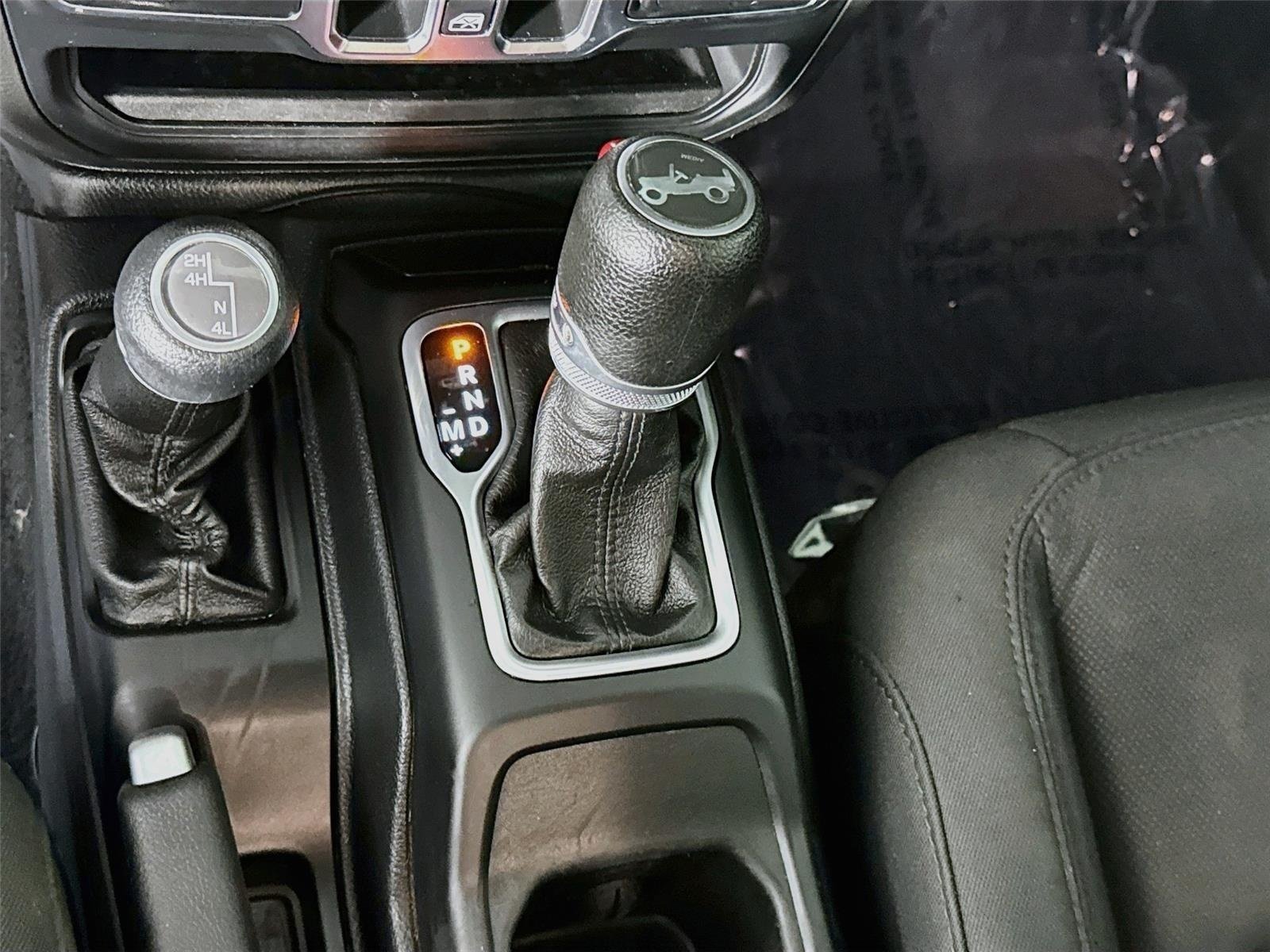 Used 2020 Bikini Pearlcoat Jeep Sport S image 17