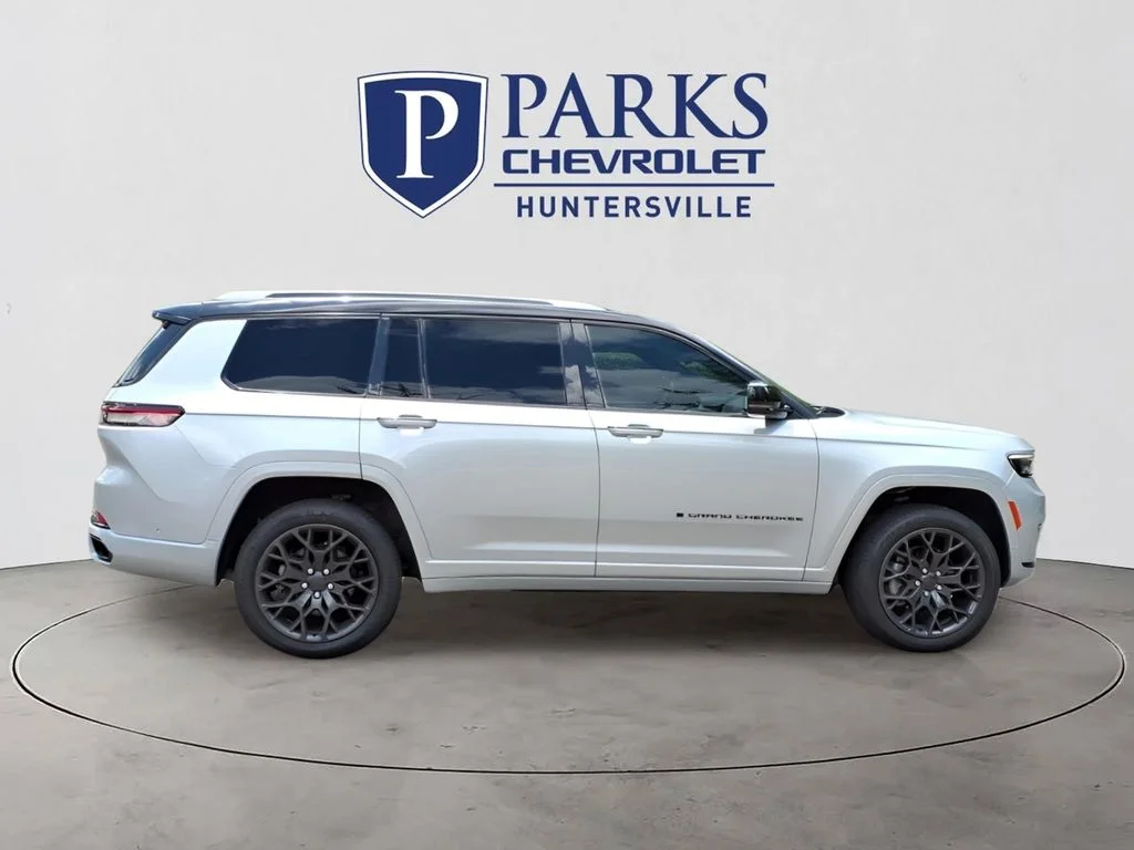 Certified Used 2023 Silver Jeep Summit image 37