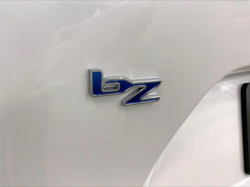 New 2026 Wind Chill Pearl <sup>1</sup> Toyota  XLE image 15