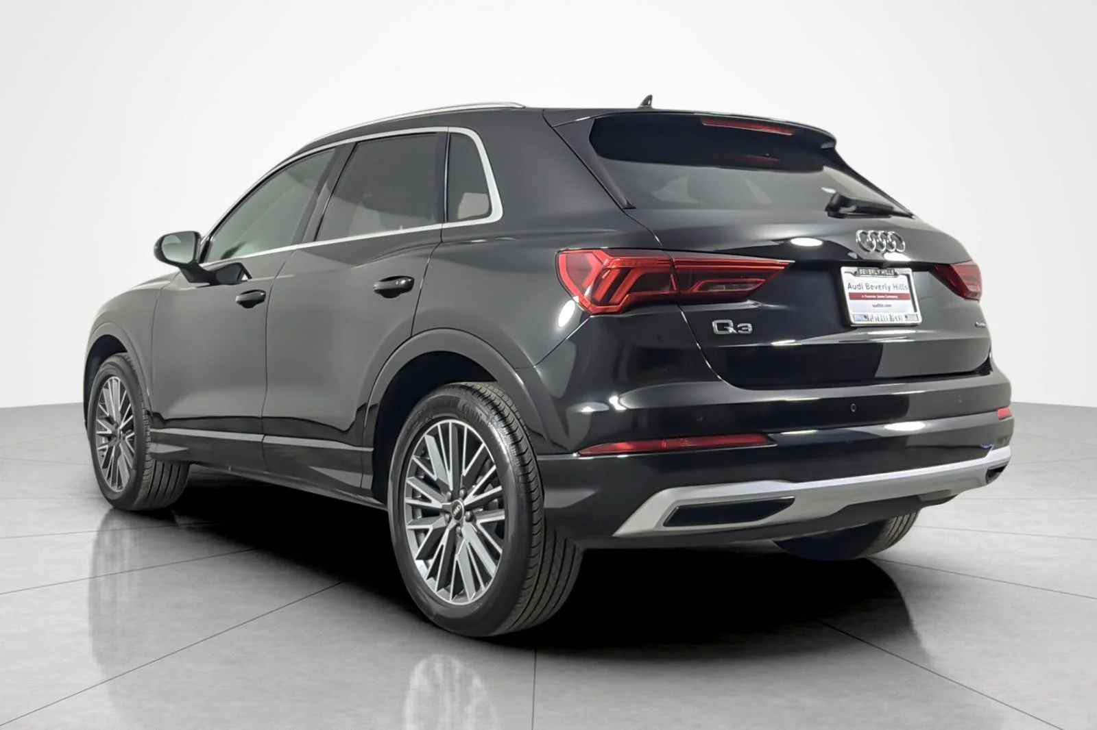 Used 2022 Mythos Black Metallic Audi Premium 40 TFSI quattro image 3