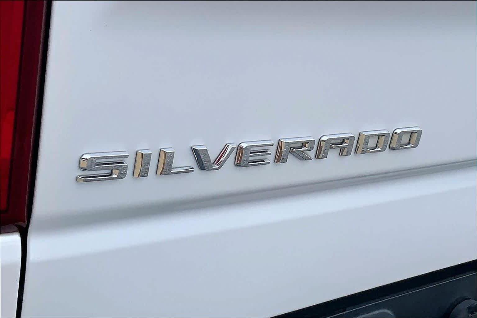 Used 2019 Iridescent Pearl Tricoat Chevrolet High Country image 28