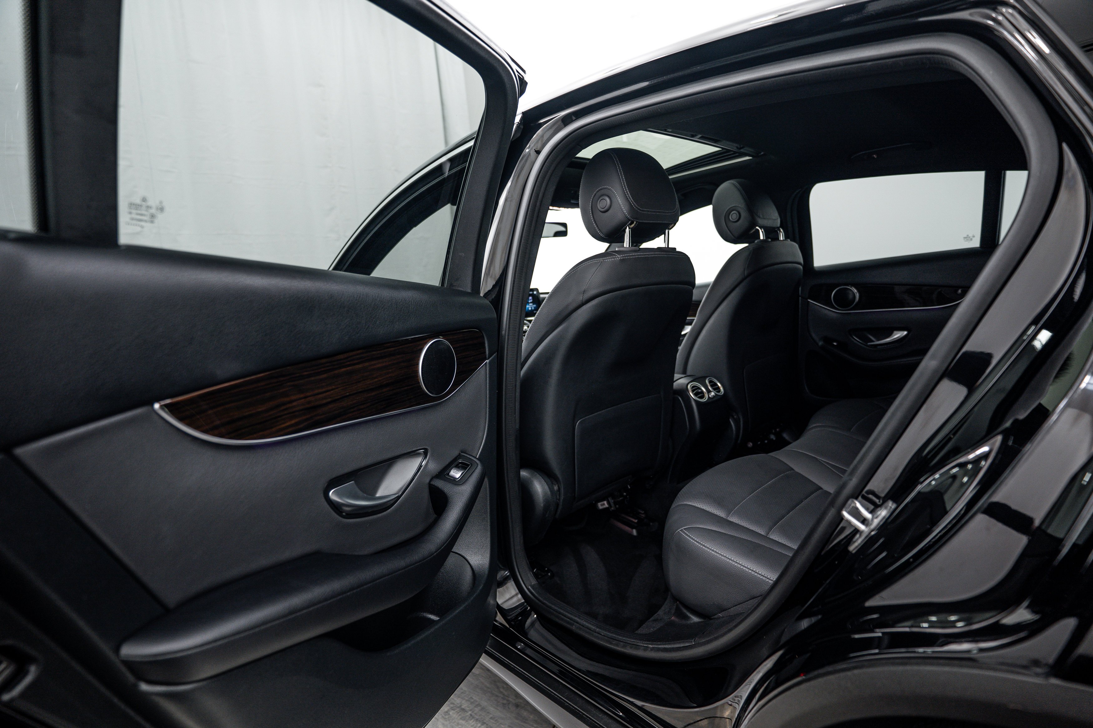 Used 2020 Black Mercedes-Benz GLC 300 image 16