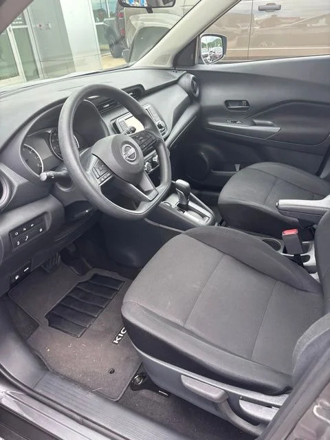 Used 2024 Gray Nissan S image 17