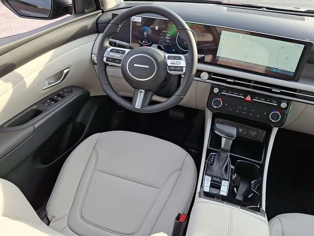 New 2025 Black Hyundai SEL Convenience image 9