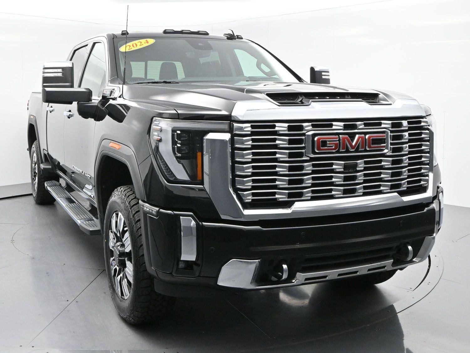 Used 2024 Onyx Black GMC Denali image 2