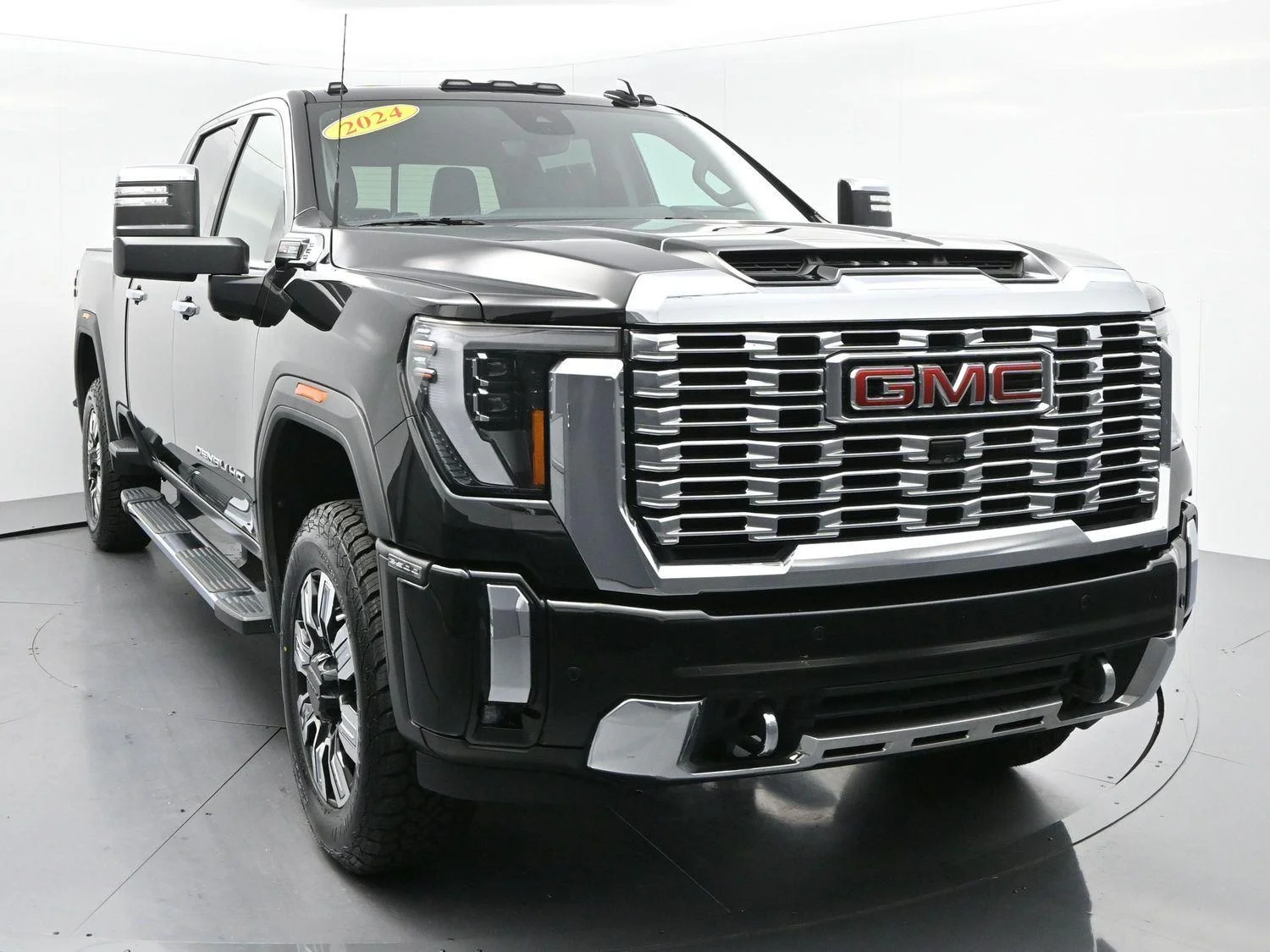 Used 2024 Onyx Black GMC Denali image 2