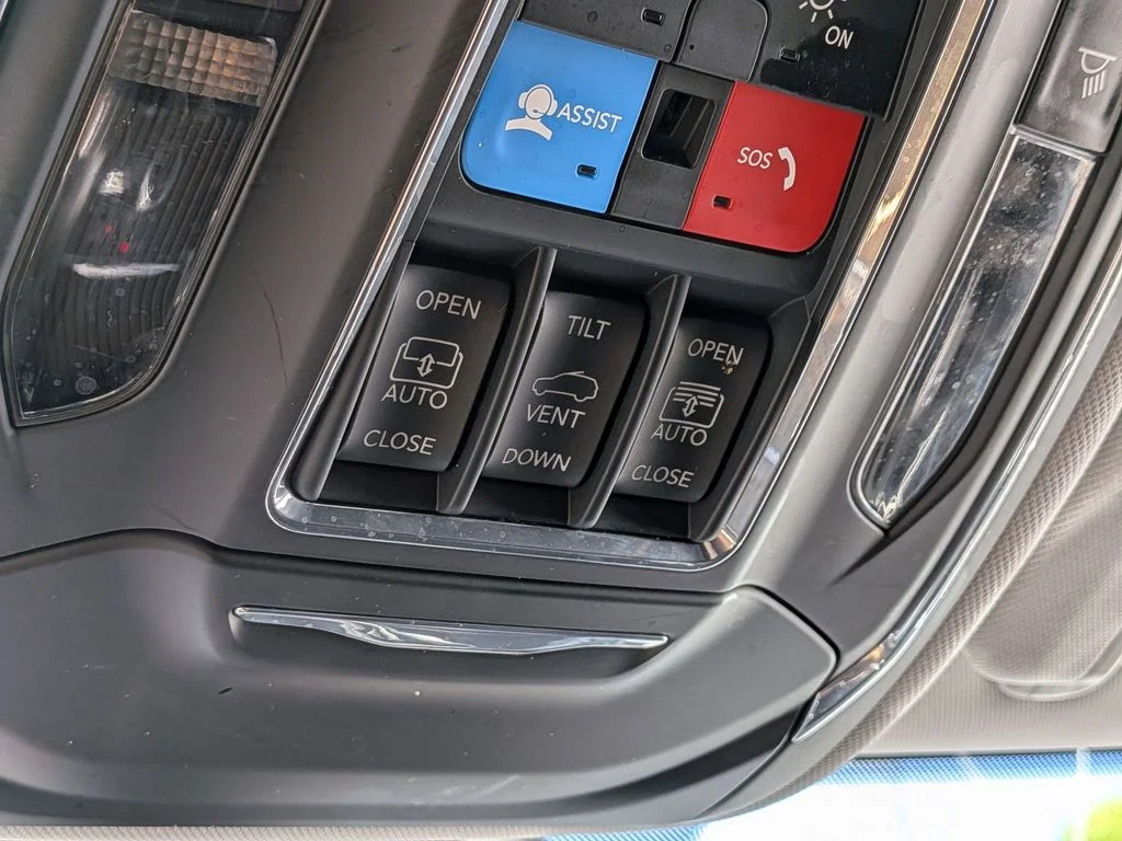 Used 2023 Silver Jeep Limited image 22
