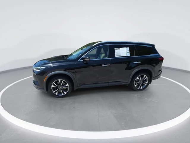 Used 2022 Black INFINITI LUXE image 4