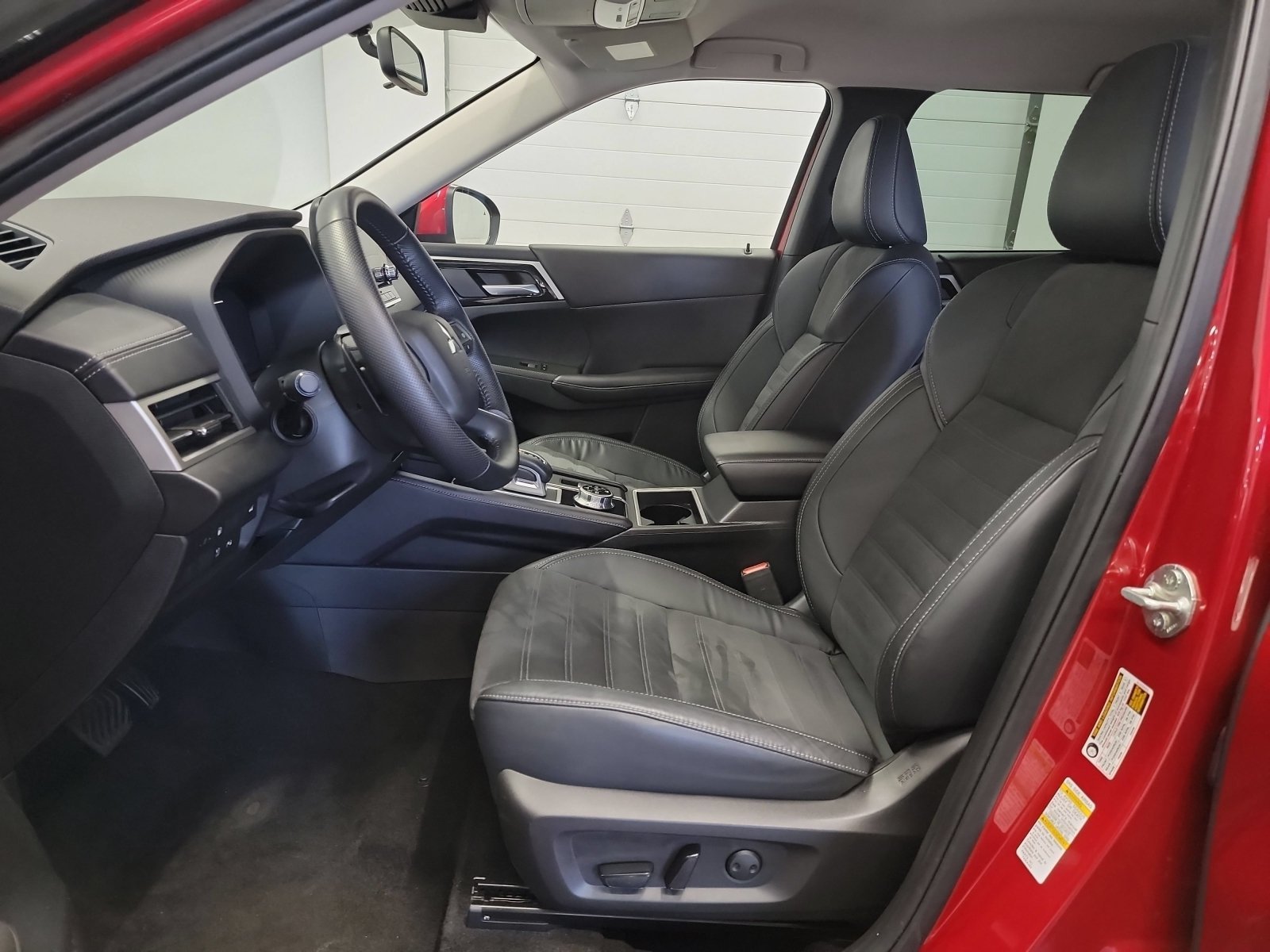 Used 2023 Red Diamond Mitsubishi SE image 11