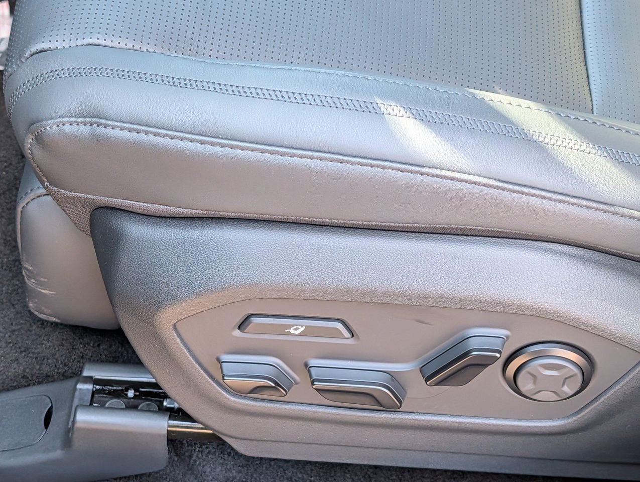 New 2026 Shimmering Silver Hyundai Calligraphy image 12