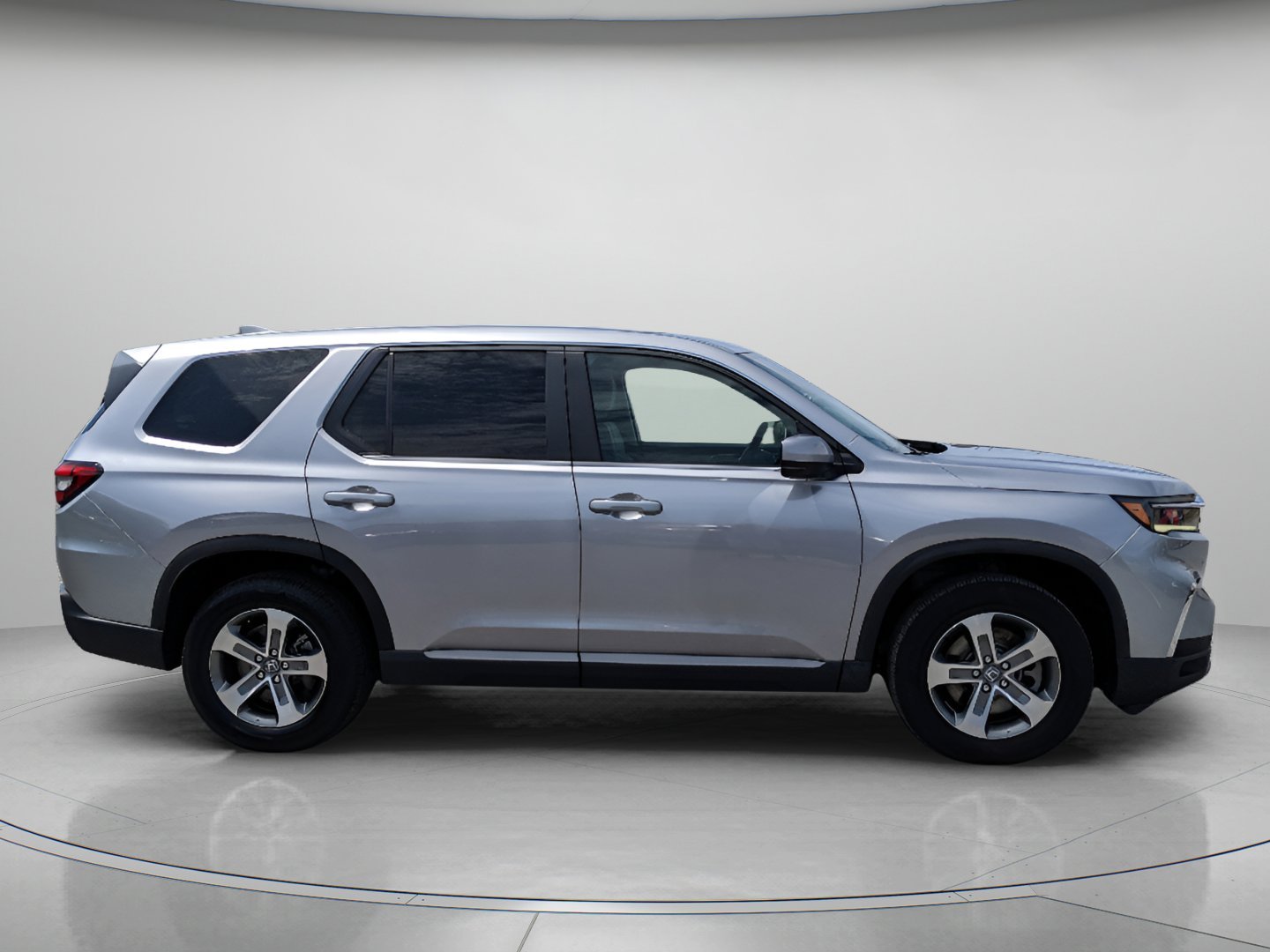Used 2024 Silver Honda EX-L 8 Passenger image 12