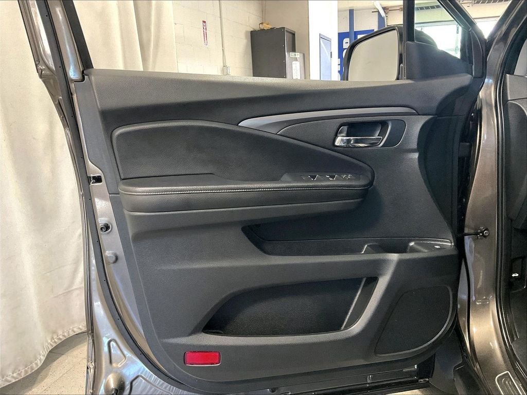Used 2020 Brown Honda RTL image 9