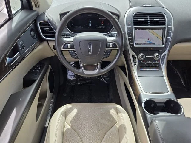 Used 2019 White Lincoln Reserve image 12
