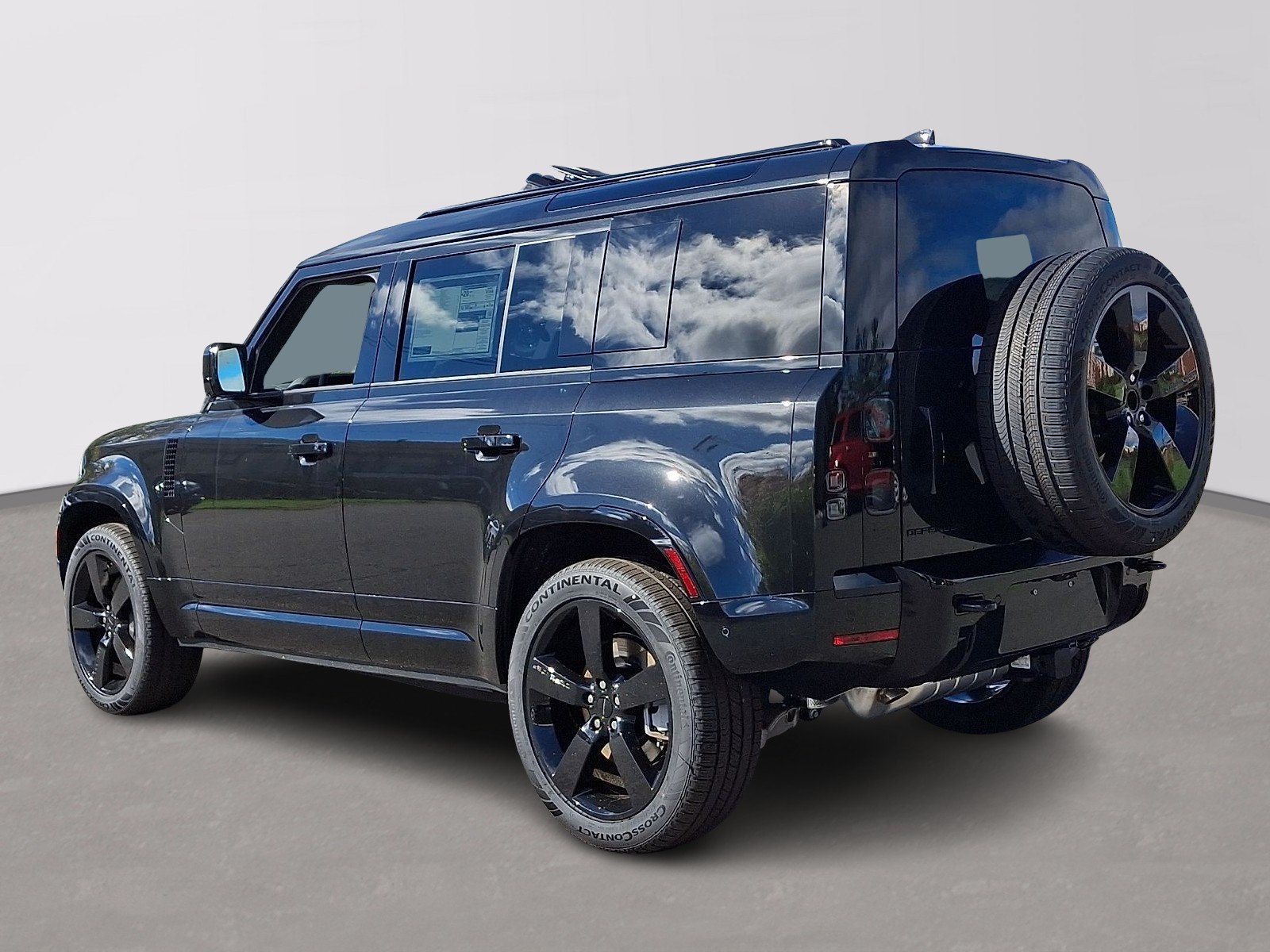 New 2026 Santorini Black LAND ROVER X-Dynamic SE image 4