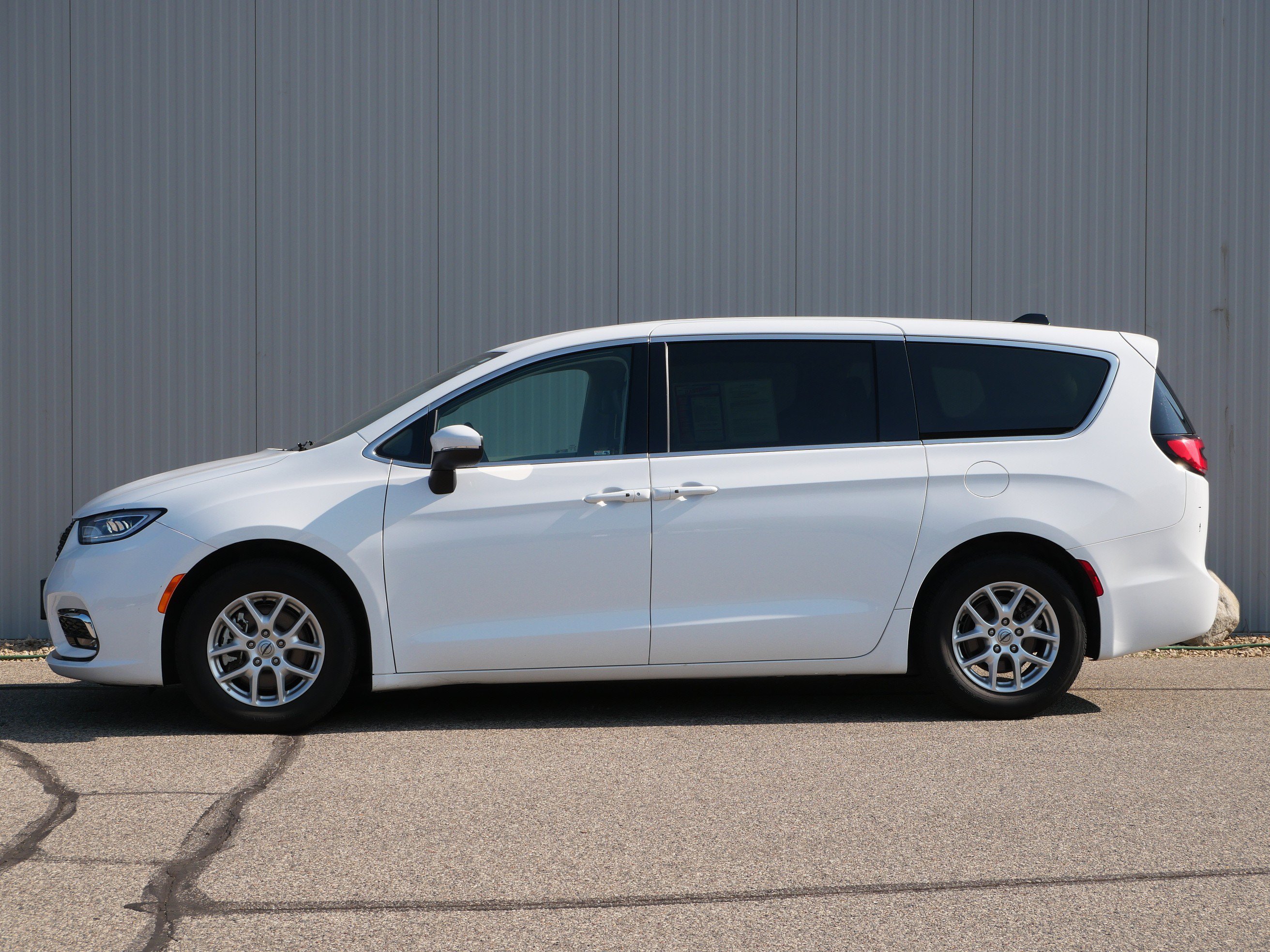 Used 2023 Chrysler Pacifica Touring L with VIN 2C4RC1BG1PR587257 for sale in Hastings, Minnesota