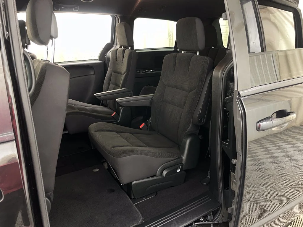 Used 2018 Black Dodge SE Plus image 40