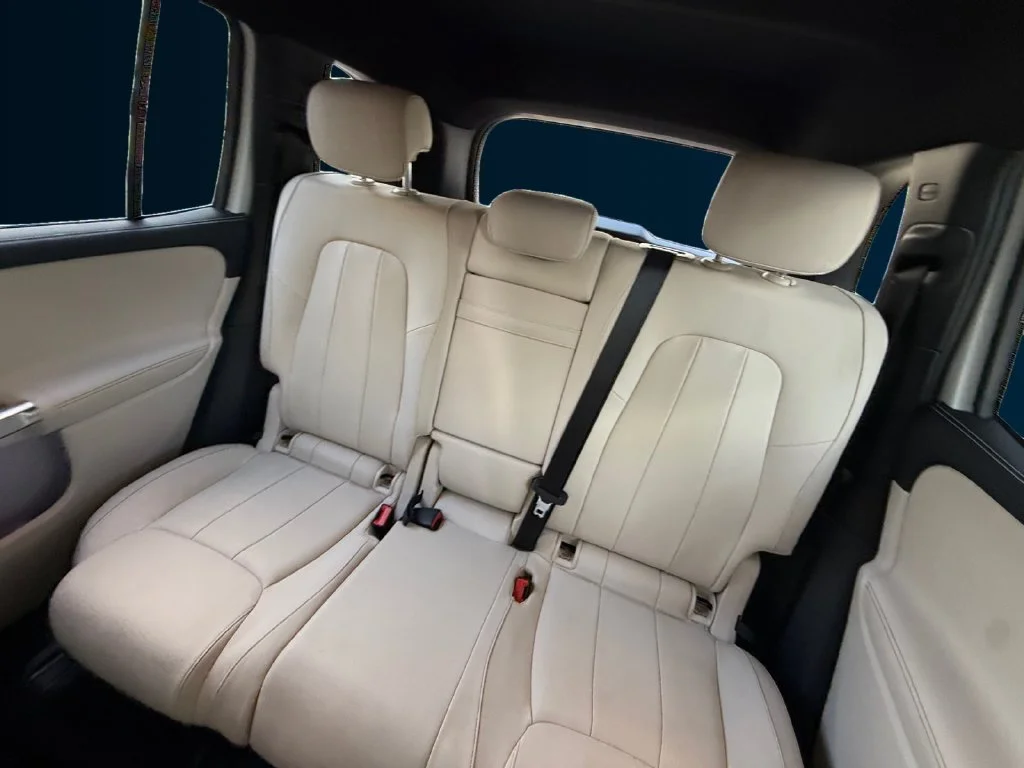Used 2025  Mercedes-Benz GLB 250 image 16