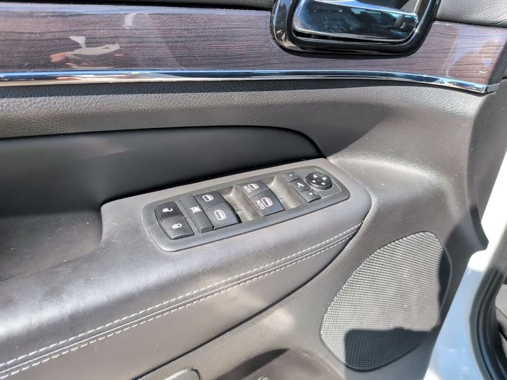 Certified Used 2021 White Jeep Overland image 13