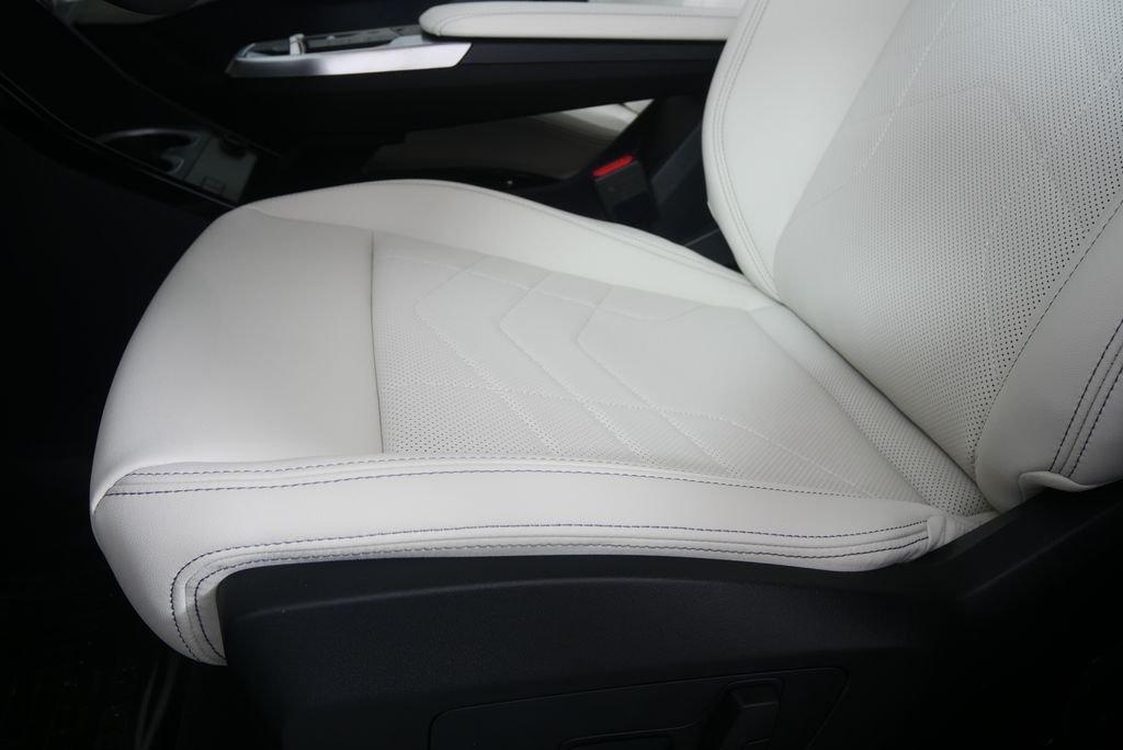New 2026 Space Silver Metallic BMW xDrive28i image 9