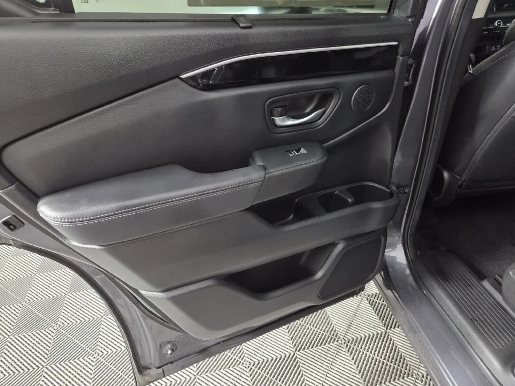 Used 2024 Modern Steel Metallic Honda EX-L 7 Passenger image 29