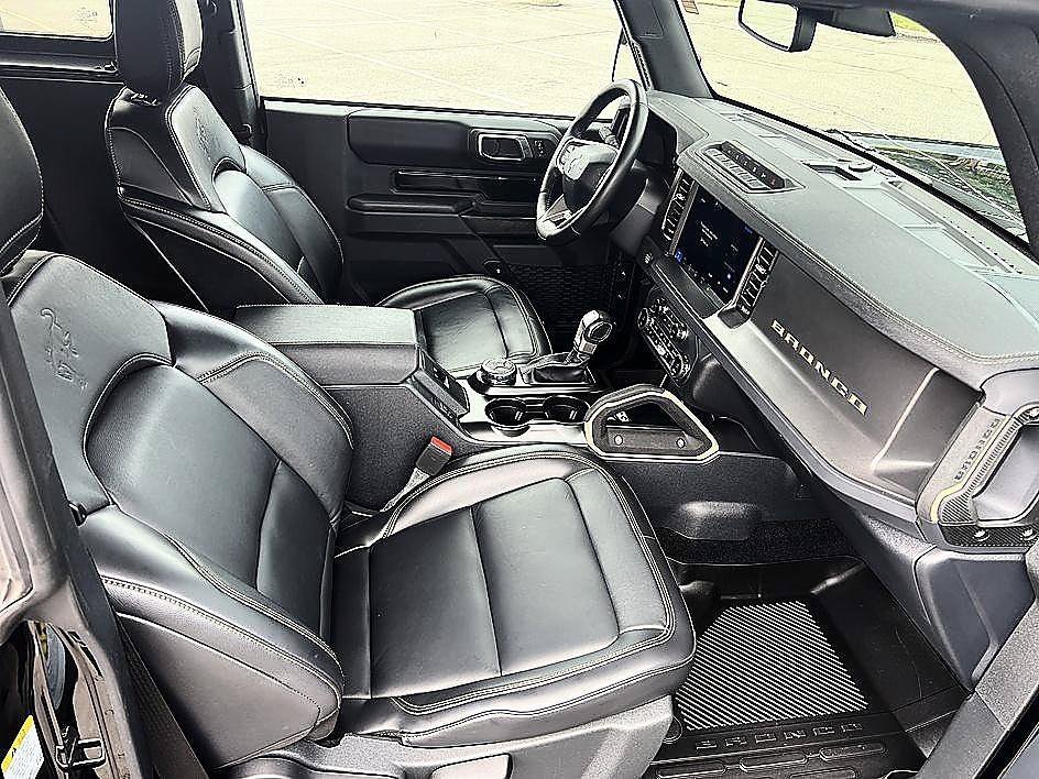 Used 2025 Shadow Black Ford Badlands image 17