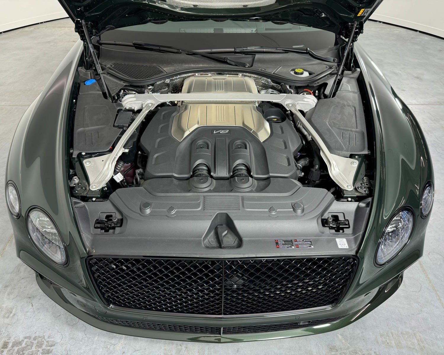 Used 2024 Green Bentley V8 S image 50